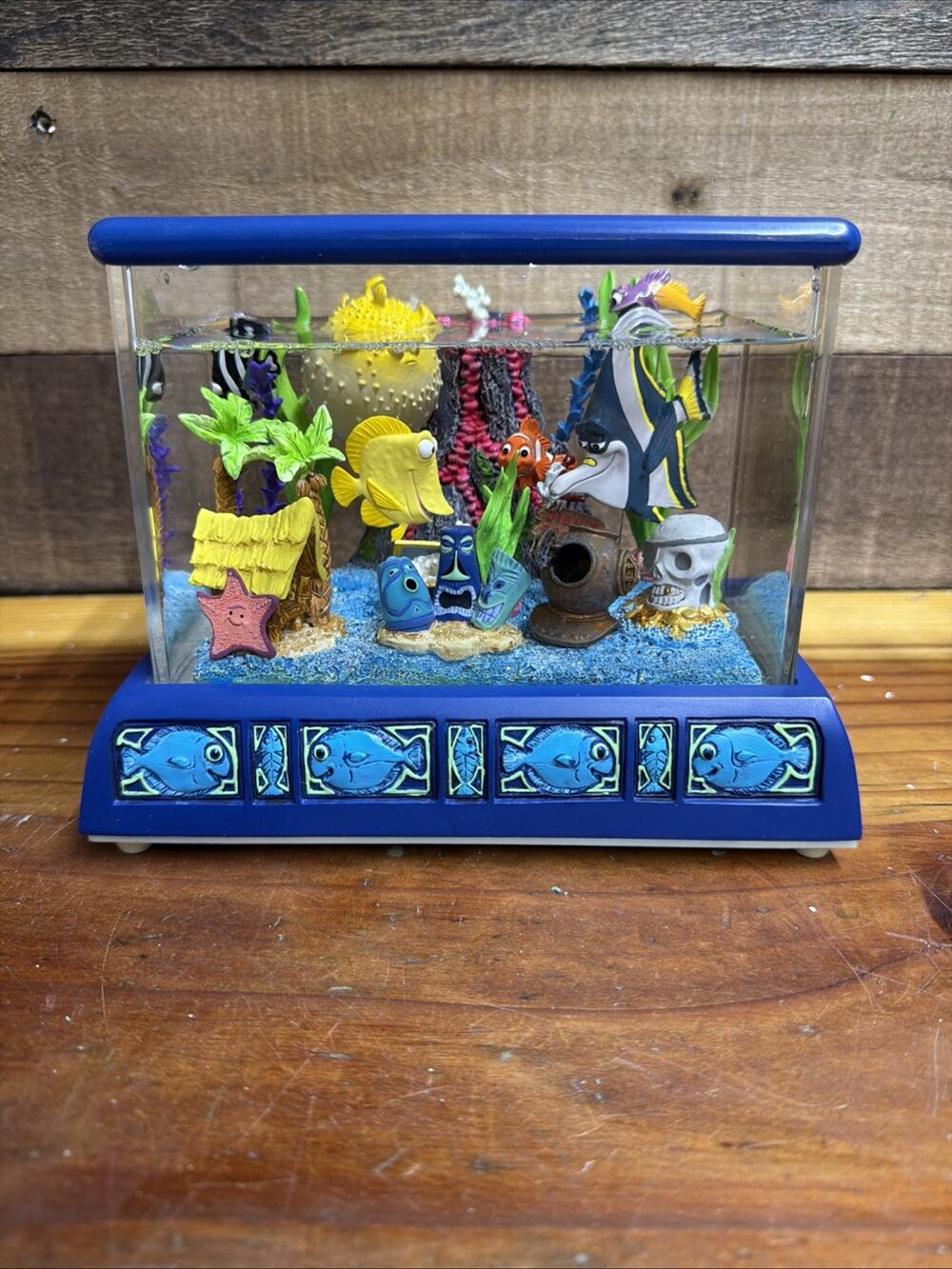 RARE Disney Snow Globe Finding Nemo Aquarium Fish Tank Musical Snowglobe In Box